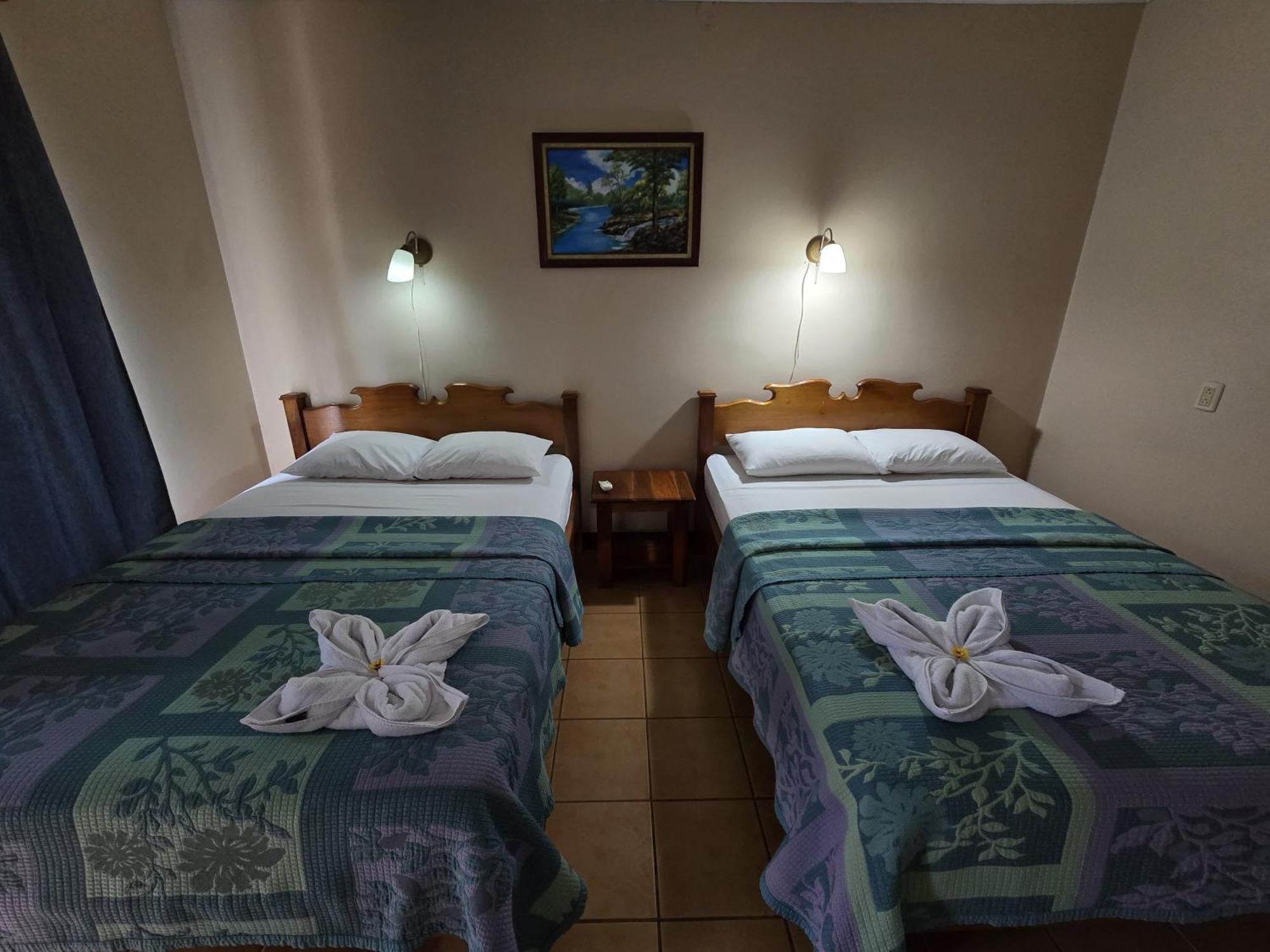 Hotel Iris Arenal La Fortuna 외부 사진