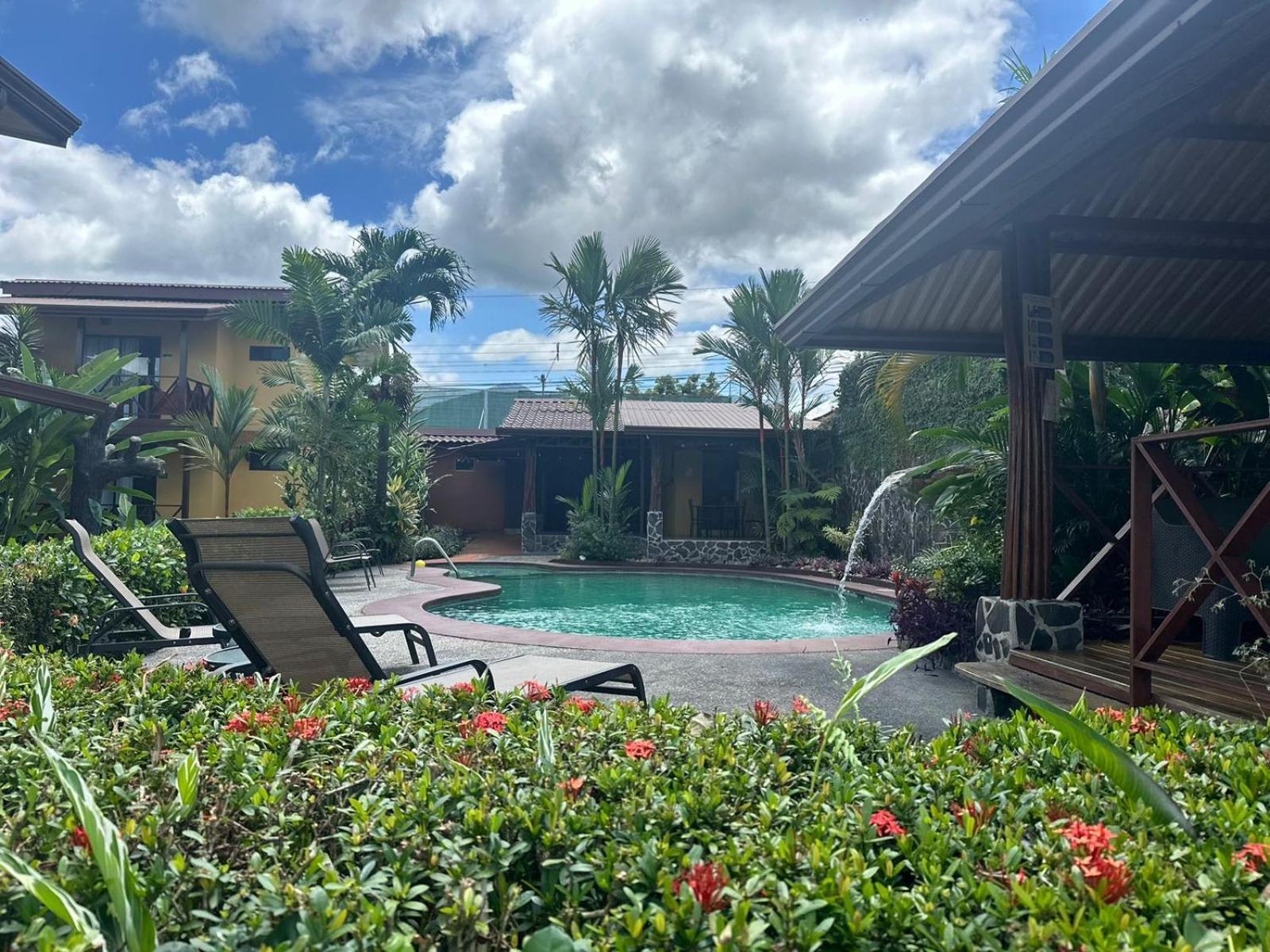 Hotel Iris Arenal La Fortuna 외부 사진