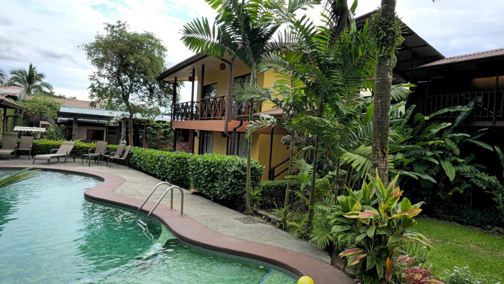 Hotel Iris Arenal La Fortuna 외부 사진